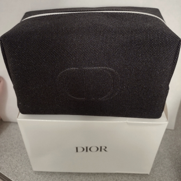 Dior cosmetic bag brand new with box! - Picture 3 of 3